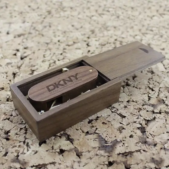Wooden Twister USB view 4